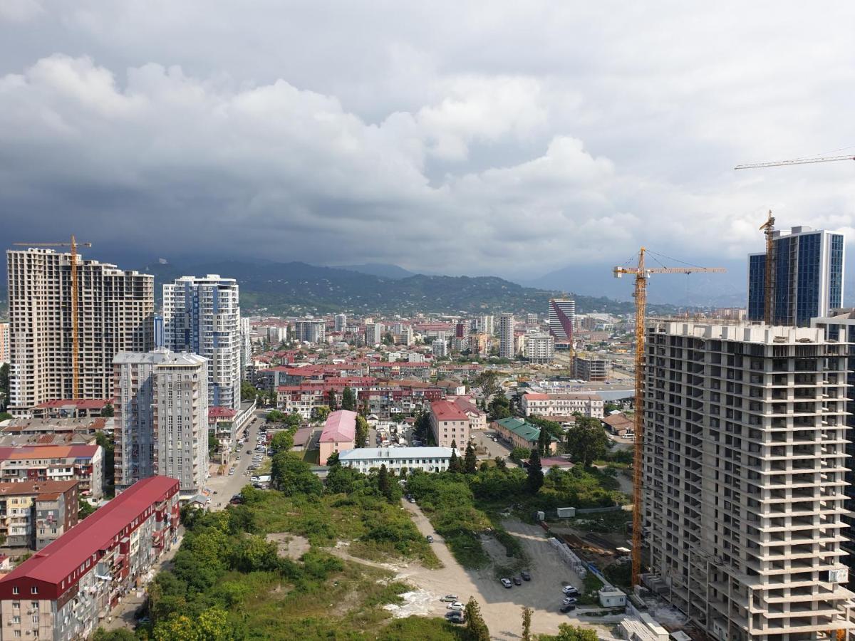 Apartment In Front Of Mcdonald'S บาทูมิ ภายนอก รูปภาพ