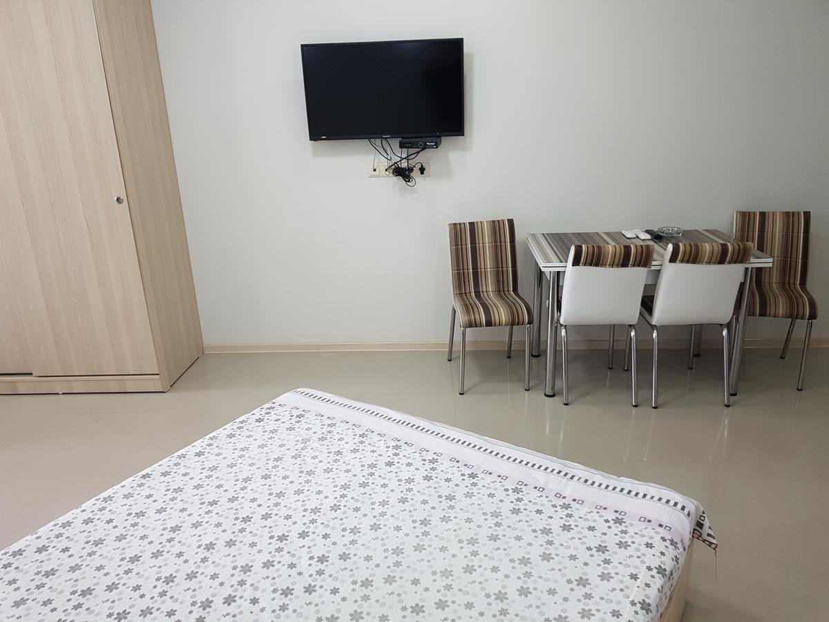 Apartment In Front Of Mcdonald'S บาทูมิ ภายนอก รูปภาพ