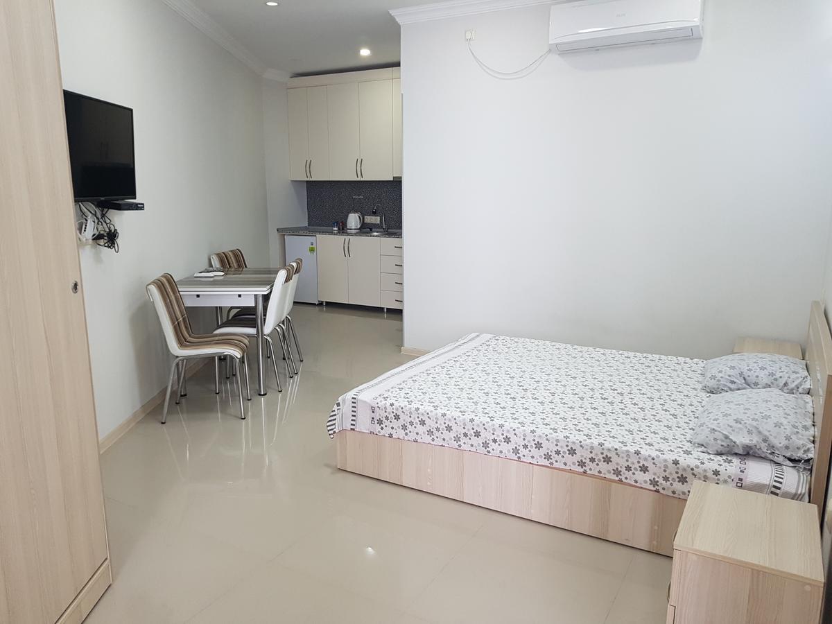 Apartment In Front Of Mcdonald'S บาทูมิ ภายนอก รูปภาพ