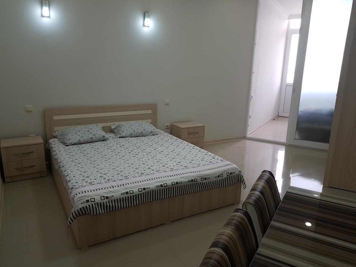 Apartment In Front Of Mcdonald'S บาทูมิ ภายนอก รูปภาพ