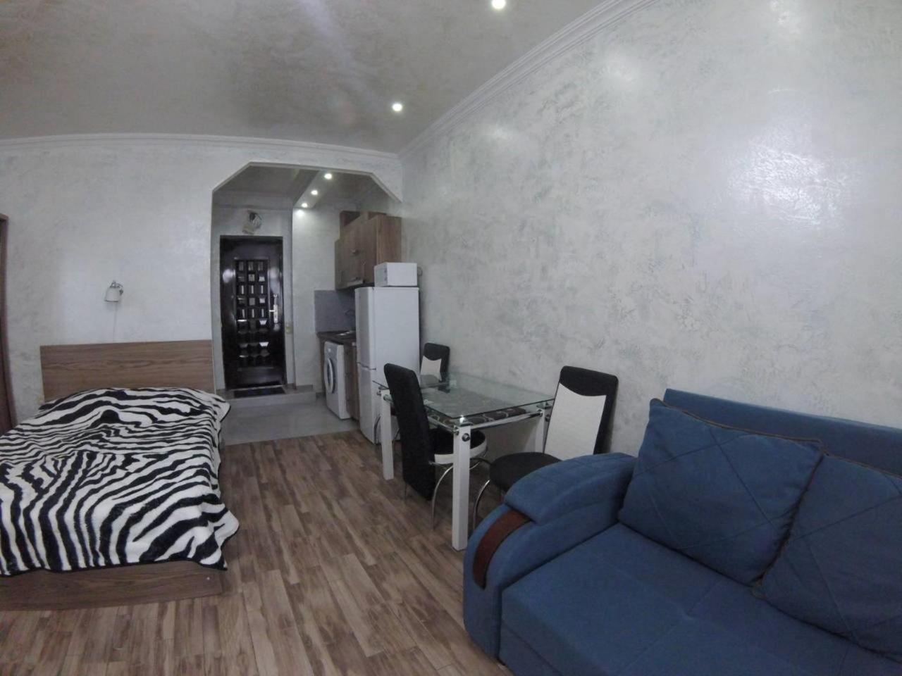 Apartment In Front Of Mcdonald'S บาทูมิ ภายนอก รูปภาพ