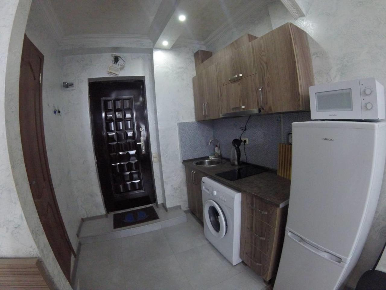 Apartment In Front Of Mcdonald'S บาทูมิ ภายนอก รูปภาพ
