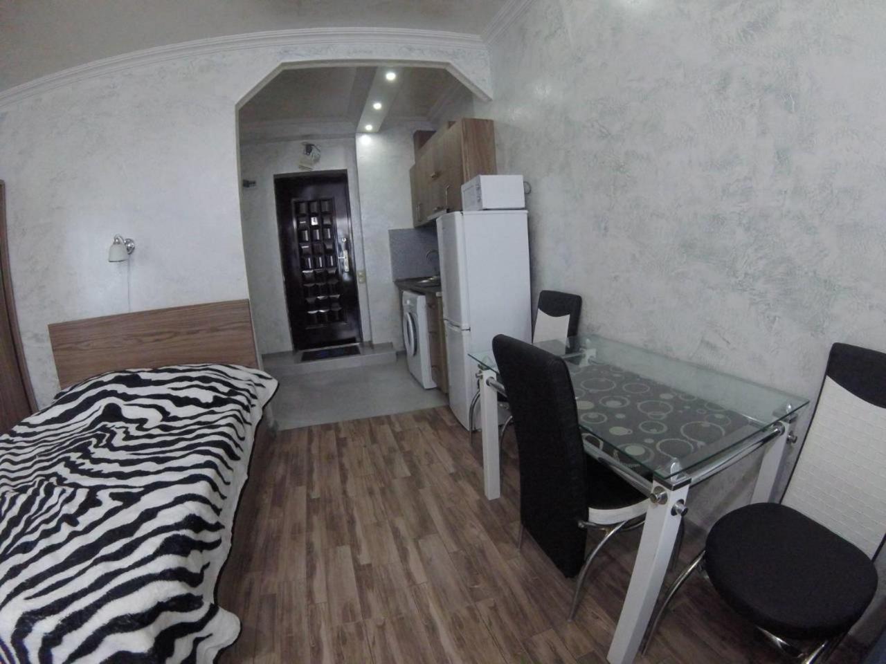 Apartment In Front Of Mcdonald'S บาทูมิ ภายนอก รูปภาพ