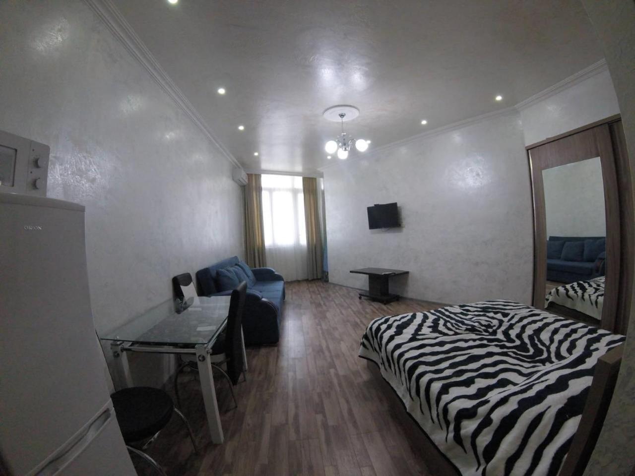 Apartment In Front Of Mcdonald'S บาทูมิ ภายนอก รูปภาพ